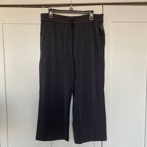 Softstreme High-Rise Straight-Leg Cropped Pant